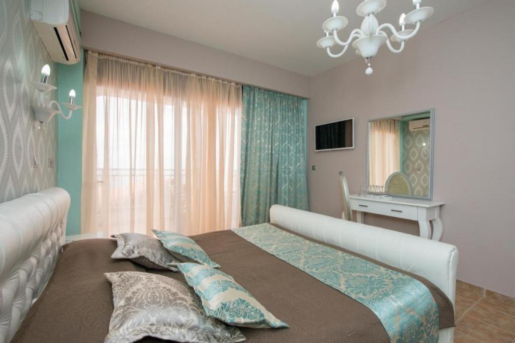 Maranton Beach Hotel Коинира Экстерьер фото