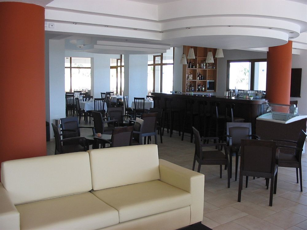 Maranton Beach Hotel Коинира Экстерьер фото